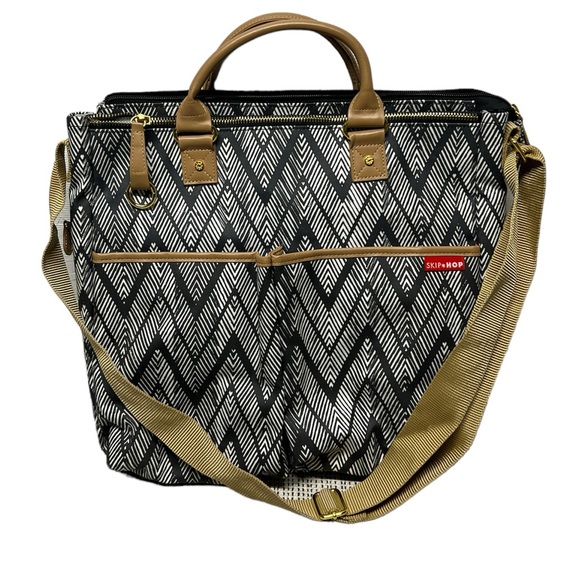 Skip Hop Duo Special Edition Zebra Chevron diaper bag crossbody 14”x15” - Picture 1 of 8